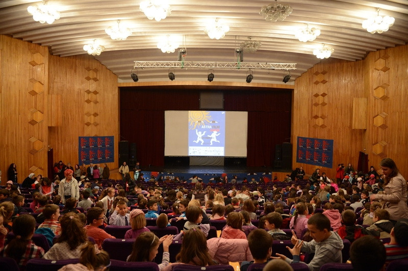 Astra Film Junior 2014 on Tour. Mii de elevi din Ardeal vor urmari, in saptamana Scoala Altfel, filme documentare