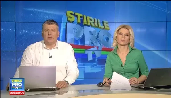 Doua autoturisme s-au ciocnit si s-au facut praf in Arad. Patru oameni au ajuns la spital