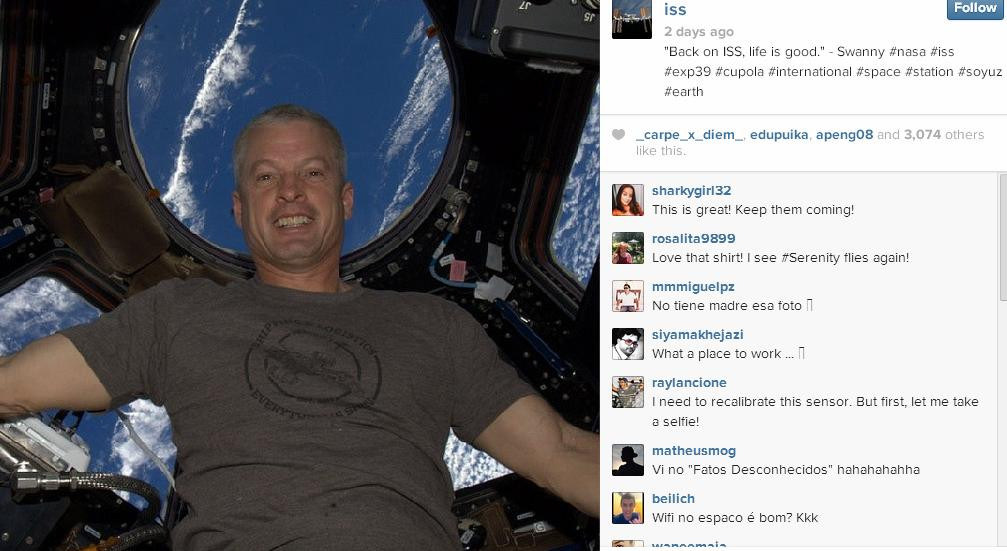 Primul "selfie" de pe orbita! Un astronaut american este primul om care a postat o fotografie din spatiu pe Instagram