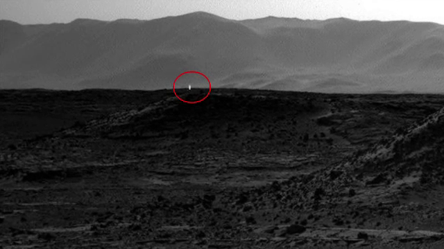 Lumina surprinsa intr-o fotografie NASA pe Marte a generat o avalansa de ipoteze. Explicatia specialistilor