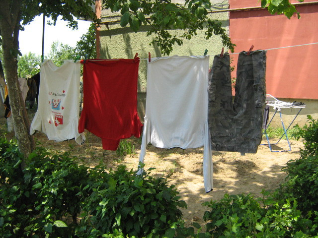 Doua familii din Timisoara au fost amendate pentru ca si-au intins rufele la uscat, in afara balconului