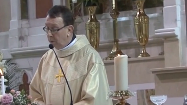 Mireasa a inceput sa planga cand l-a auzit. Gestul unui preot, la o cununie, a ajuns celebru in Irlanda