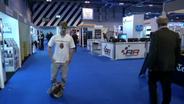 Dispozitive care fac selfie 3D si cel mai mic vehicul din lume, printre noutatile targului de gadgeturi de la Birmingham