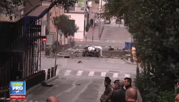 Atentat in Atena. O masina capcana a explodat in fata sediului Bancii Greciei. Nu au fost victime