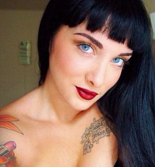 Cum arata una dintre cele mai dorite femei de pe internet. "Barbatii incearca sa ma sarute imediat ce ma cunosc"