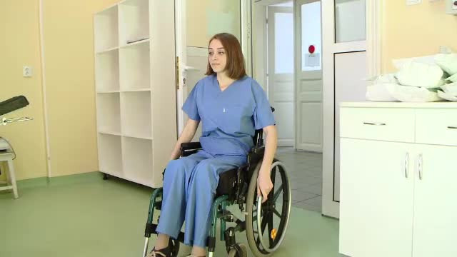 Povestea emotionanta a tinerelor imobilizate intr-un scaun cu rotile, care spera sa devina medici si sa salveze vieti