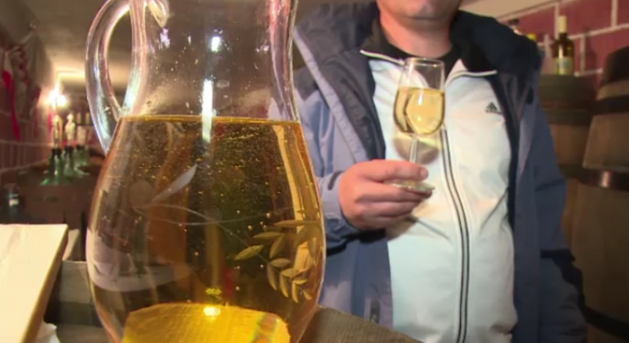 Micii producatori de vin din Romania se asteapta la vanzari cu 80% mai mari de Paste. "Este cea mai buna perioada"