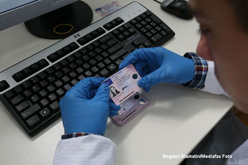 Fostul sef al Serviciului Permise de Conducere Arges si adjunctul sau, condamnati definitiv la sase ani de inchisoare