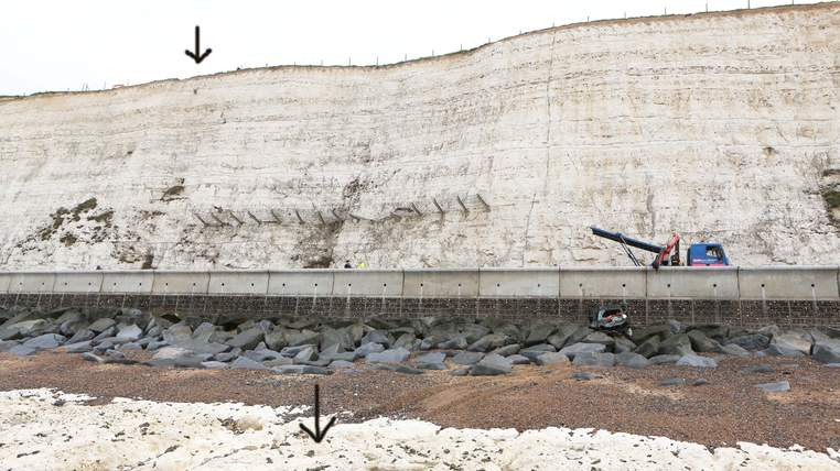 Un britanic a cazut in gol cu masina de la 24 de metri inaltime si a supravietuit in mod miraculos