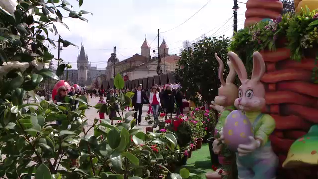 N-au bani pentru canalizare si asfalt, dar investesc in iepurasi si oua. Schimbarea la fata a oraselor inainte de Paste