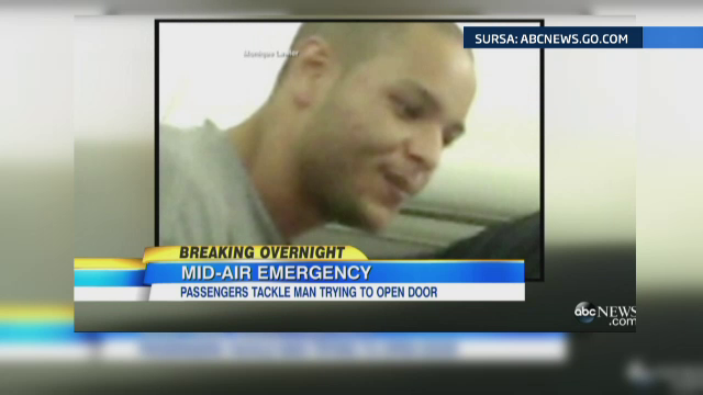 Panica la bordul unui avion american. Un pasager a vrut sa deschida usa in timpul zborului