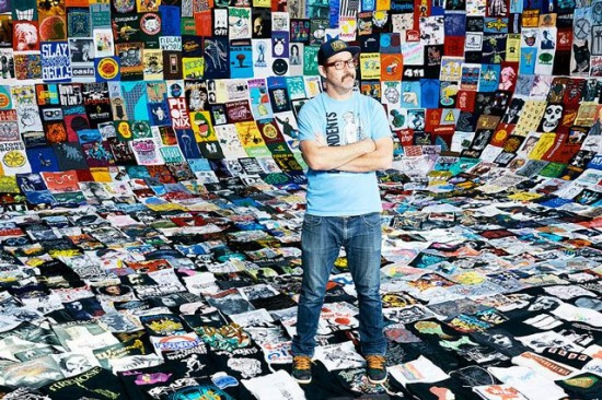 Un barbat din SUA a purtat un tricou diferit in fiecare zi, timp de 1.000 de zile. Care au fost motivele lui