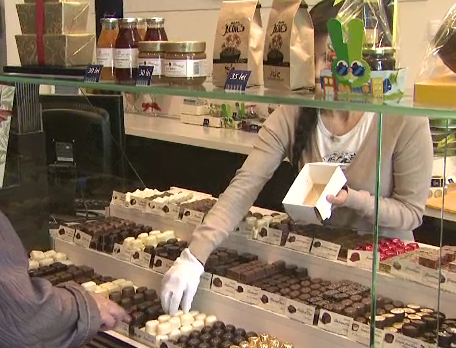 Festin dulce in ajunul Pastelui. Romanii se pot delecta cu praline cu arome de ardei iute, rozmarin, vodca ori tabac