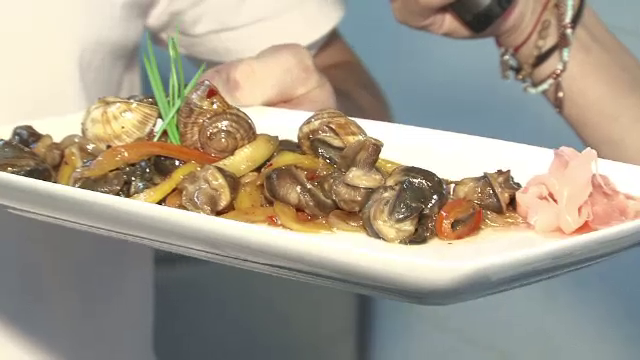 Melcii adunati din padurile noastre, serviti in restaurantele de lux din Europa. De ce fug romanii de astfel de preparate