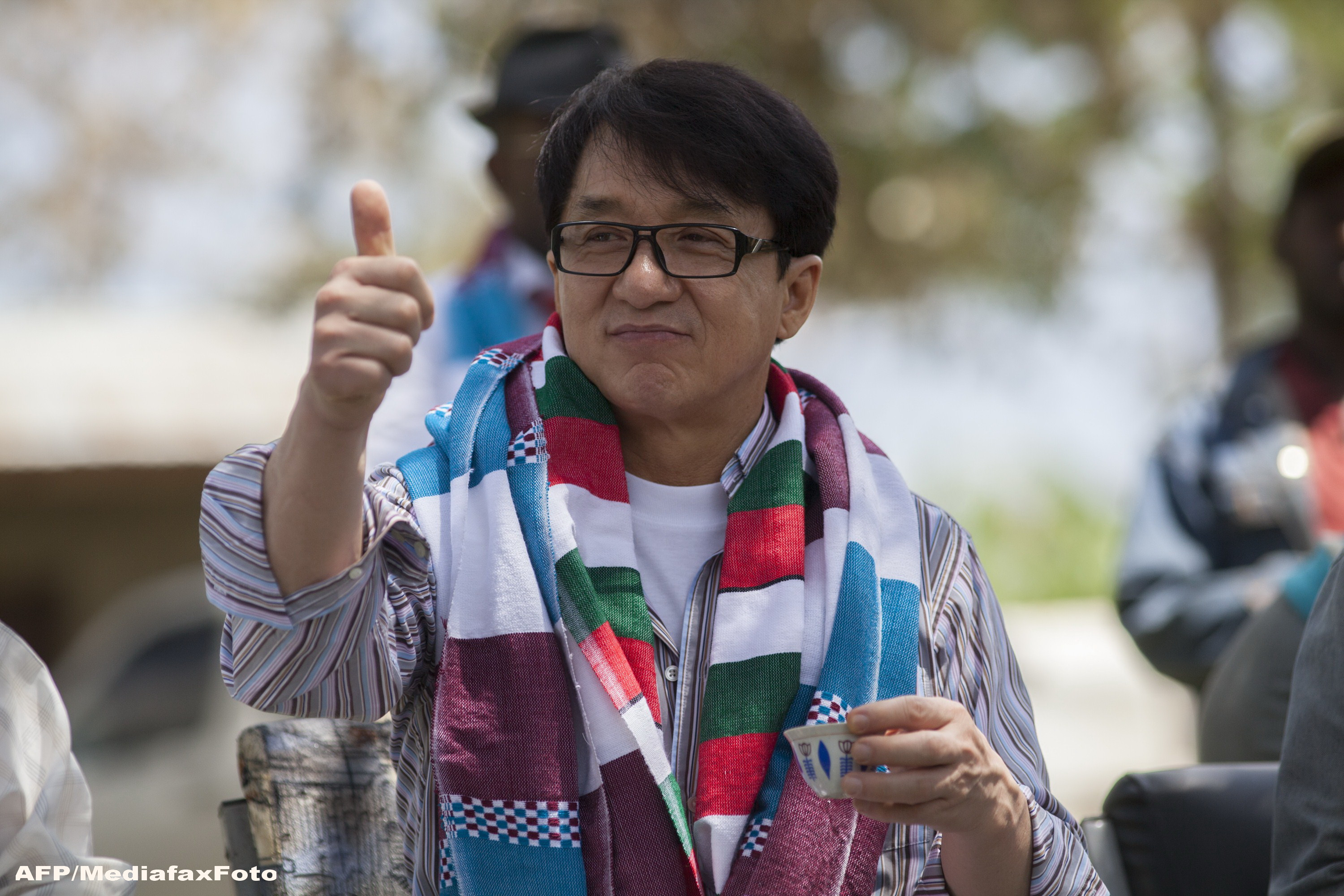 Jackie Chan, asa cum nu l-ati mai vazut niciodata. Cum arata portretul sau, realizat din 64000 de betisoare chinezesti. VIDEO