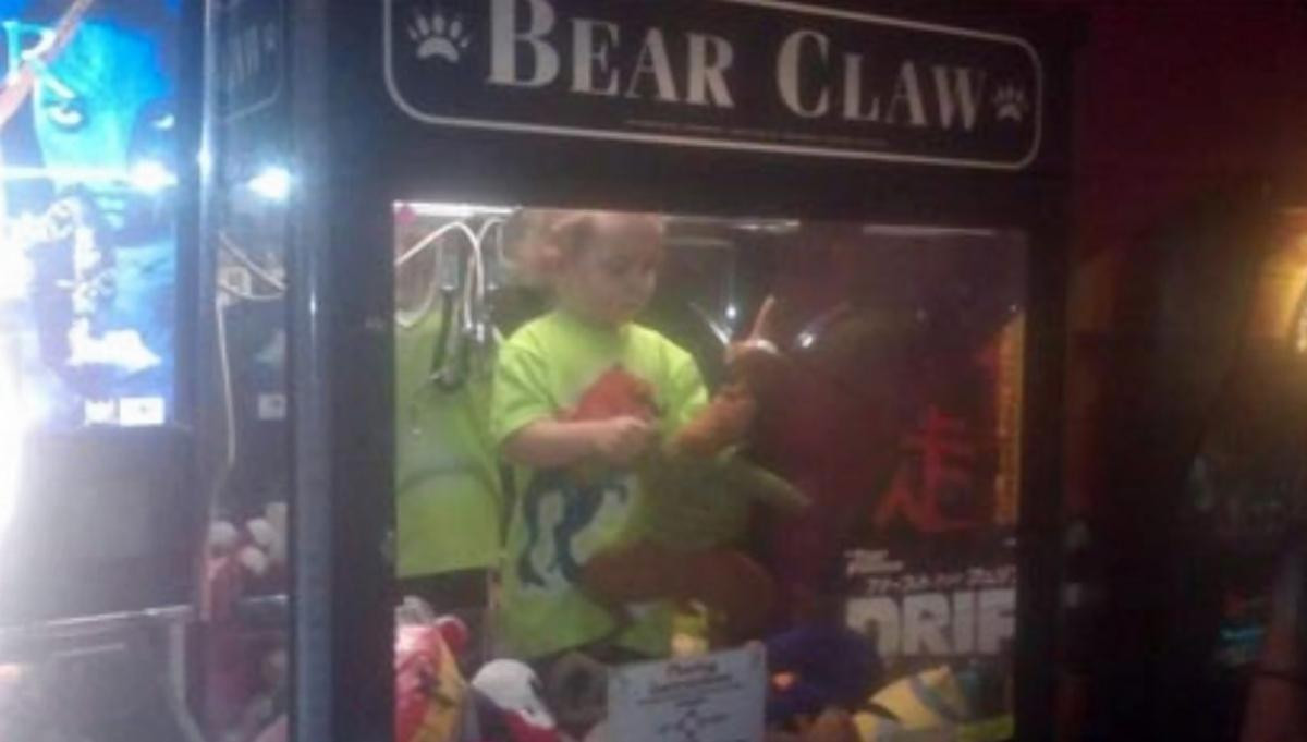 Un baietel de trei ani, dat disparut in Statele Unite, a fost gasit intr-un tonomat de jucarii