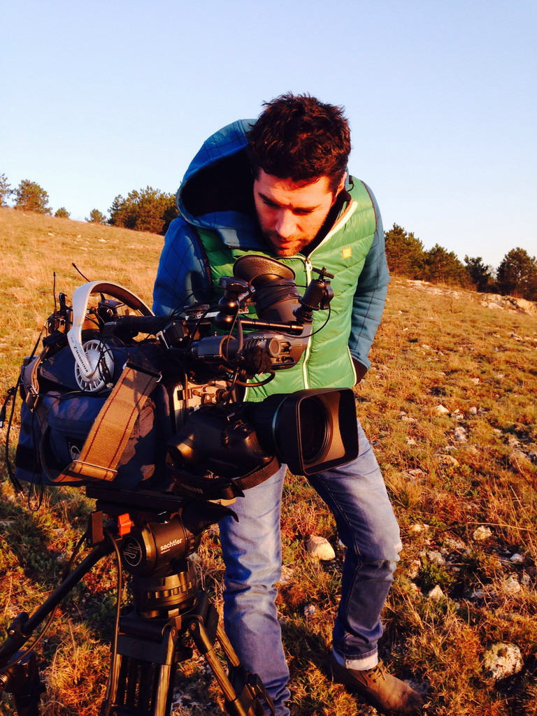 Povestile romanilor care au renuntat la bani si au primit cel mai pretios dar: bucuria de a fi. Romania, te iubesc, de Paste