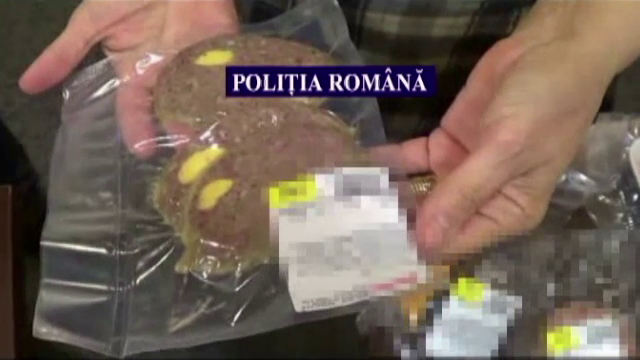 Peste 500 de kilograme de carne tocata expirata, intr-un depozit din Capitala. Marfa urma sa ajunga la vanzare