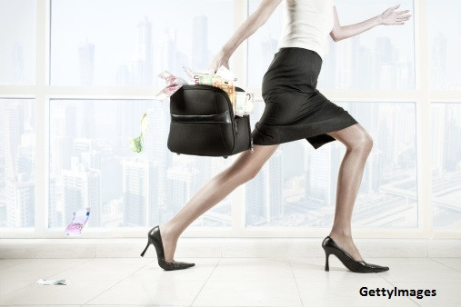 "Este rautatea intruchipata." Tanara care are interzis in magazine, dupa ce furat alcool si a batut un politist