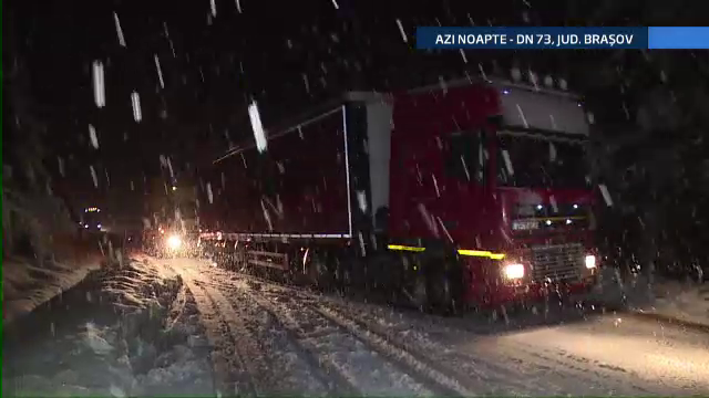 Masini blocate pe drumuri din cauza ninsorilor de joi noapte. Stratul de zapada a ajuns la 20 de centimetri in centrul tarii