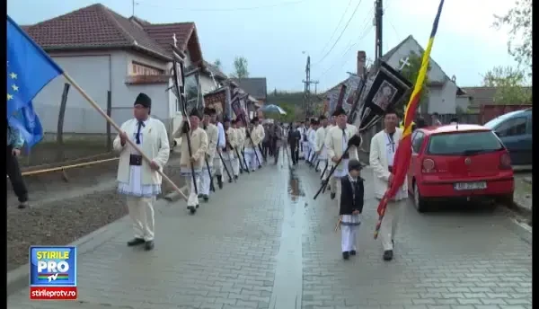 Traditii in Joia Mare. Intr-o comuna din Alba, cel mai important rol il au localnicii care implinesc anul acesta 60 de ani