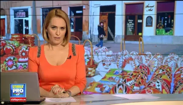 Oua potcovite, decorate cu margele sau cu decupaje moderne. Alternative la traditionala varianta rosie