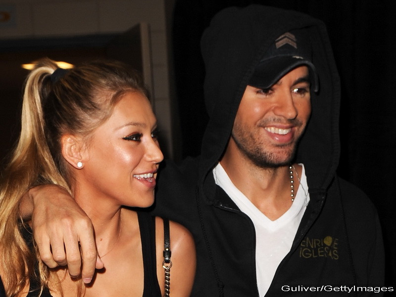 Desi formeaza un cuplu cu Enrique de 12 ani, Anna Kurnikova nu l-a intalnit niciodata pe Julio Iglesias. Scuza cantaretului