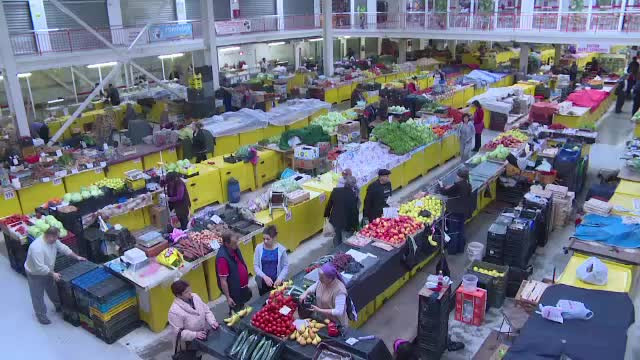 Ziua cumparaturilor pe ultima suta de metri. Preturile au scazut si cu 50%, dar clientii tot au fost nemultumiti