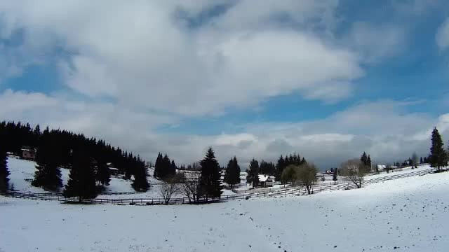 Cum se traieste Pastele in satul de la marginea norilor. Nemtii, fata in fata cu bucataria romaneasca: "E rea, dar e buna!"