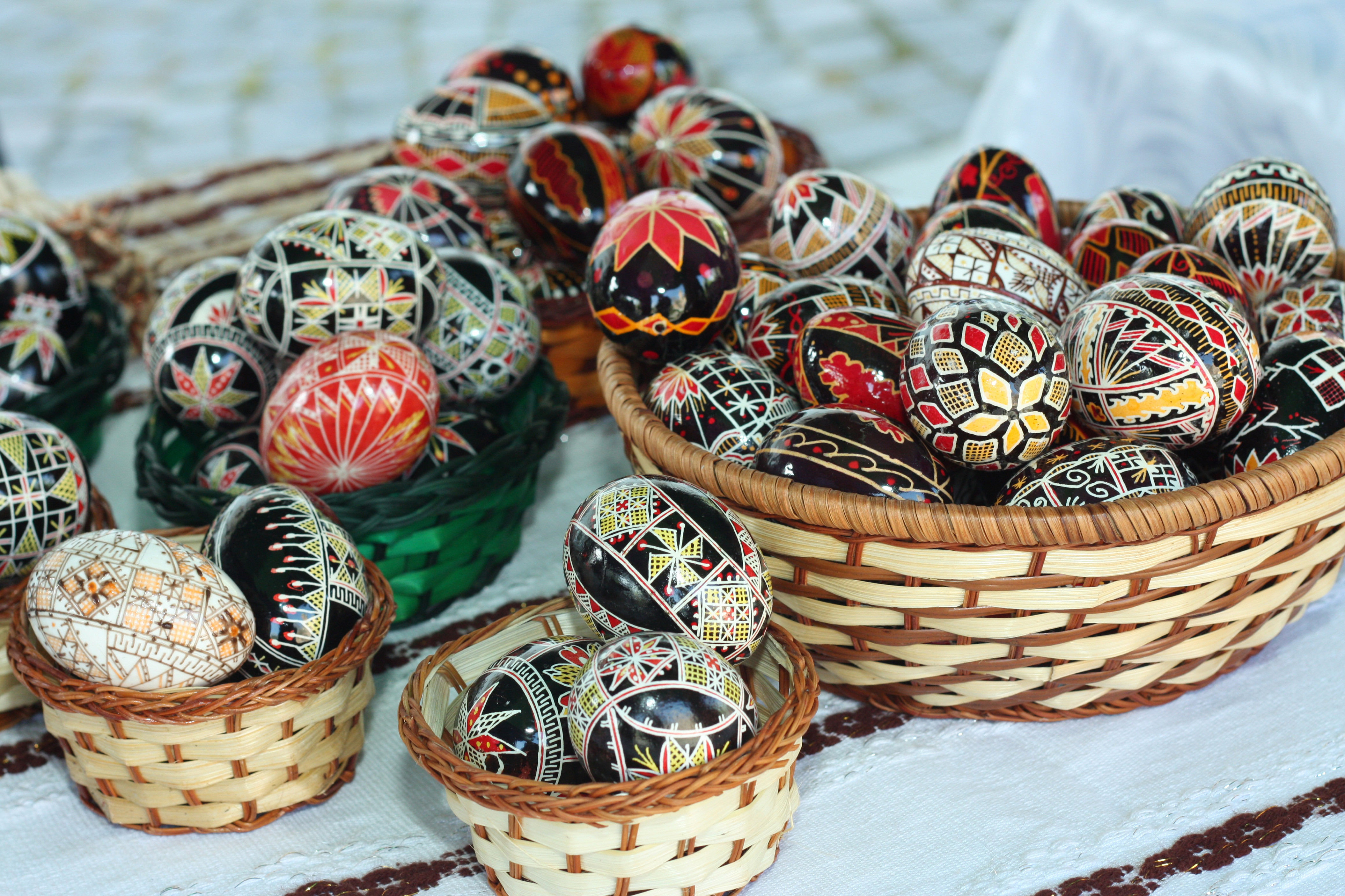 PASTE 2014. Lista cu toate informatiile de care ai nevoie: RETETE, TRADITII, PROGRAM si MESAJE