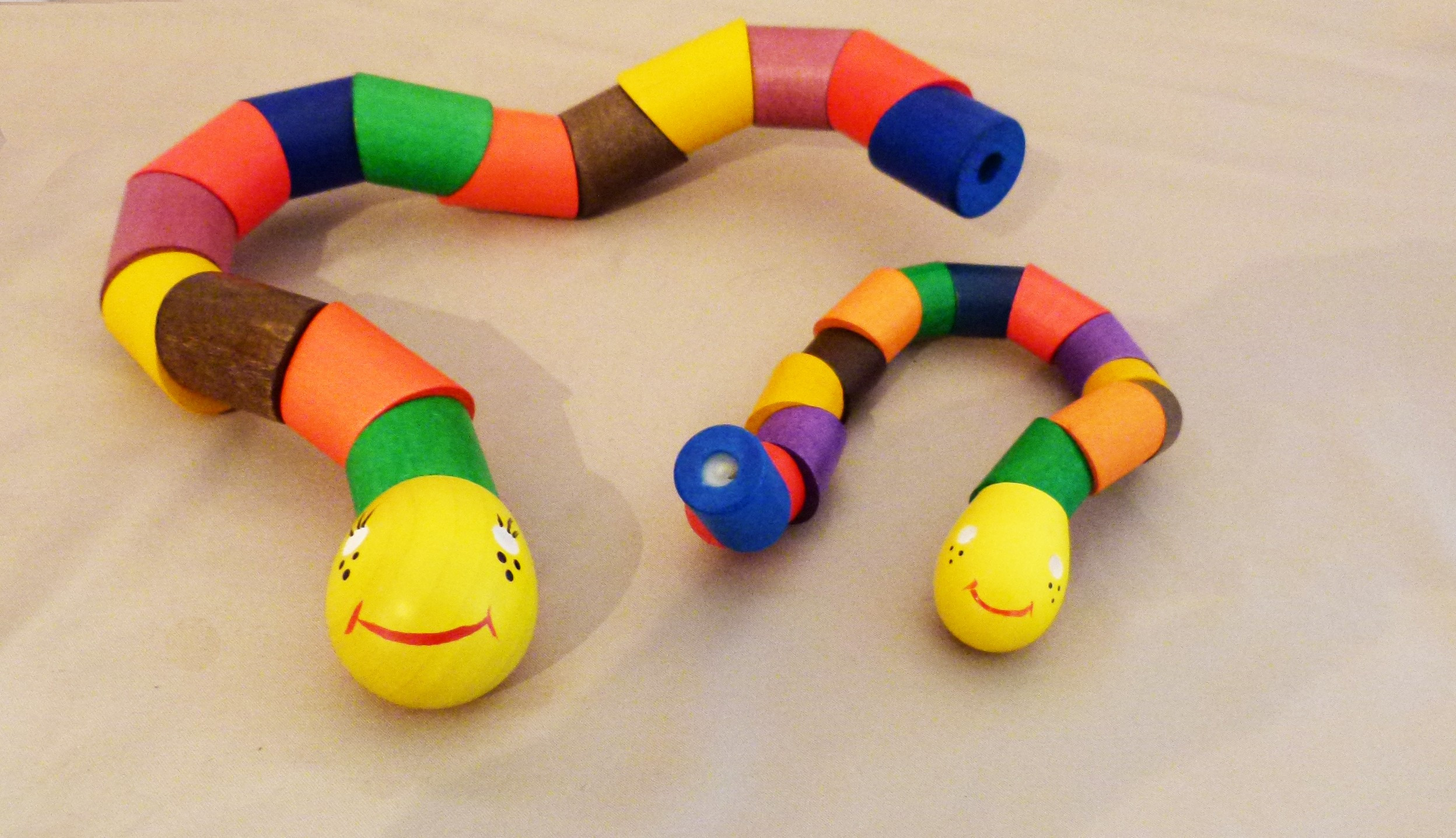 Doi gemeni in varsta de sapte ani au sarit in apararea fratiorului mai mic, dupa ce un hot a furat masina in care se aflau