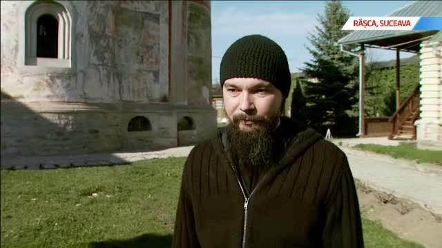 "M-am inchis de mine". Tanarul care a recladit de unul singur o manastire ca sa scape de raul din lume