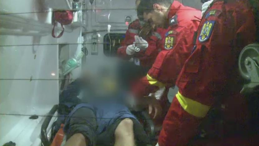 Un tanar a ajuns la spital in noaptea de Inviere dupa ce un copac a cazut peste el. A suferit multiple fracturi