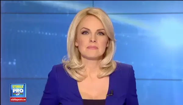 Razboiul artificiilor de pe o insula din Grecia. In noaptea de Inviere, doua parohii se iau la tinta. VIDEO