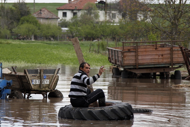 Catastrofa care putea fi usor prevenita. Avem harti care indica clar unde vor fi inundatii, dar nu le folosim