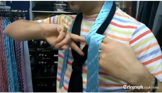 Metoda prin care veti invata sa faceti un nod la cravata in doar 5 SECUNDE! VIDEO