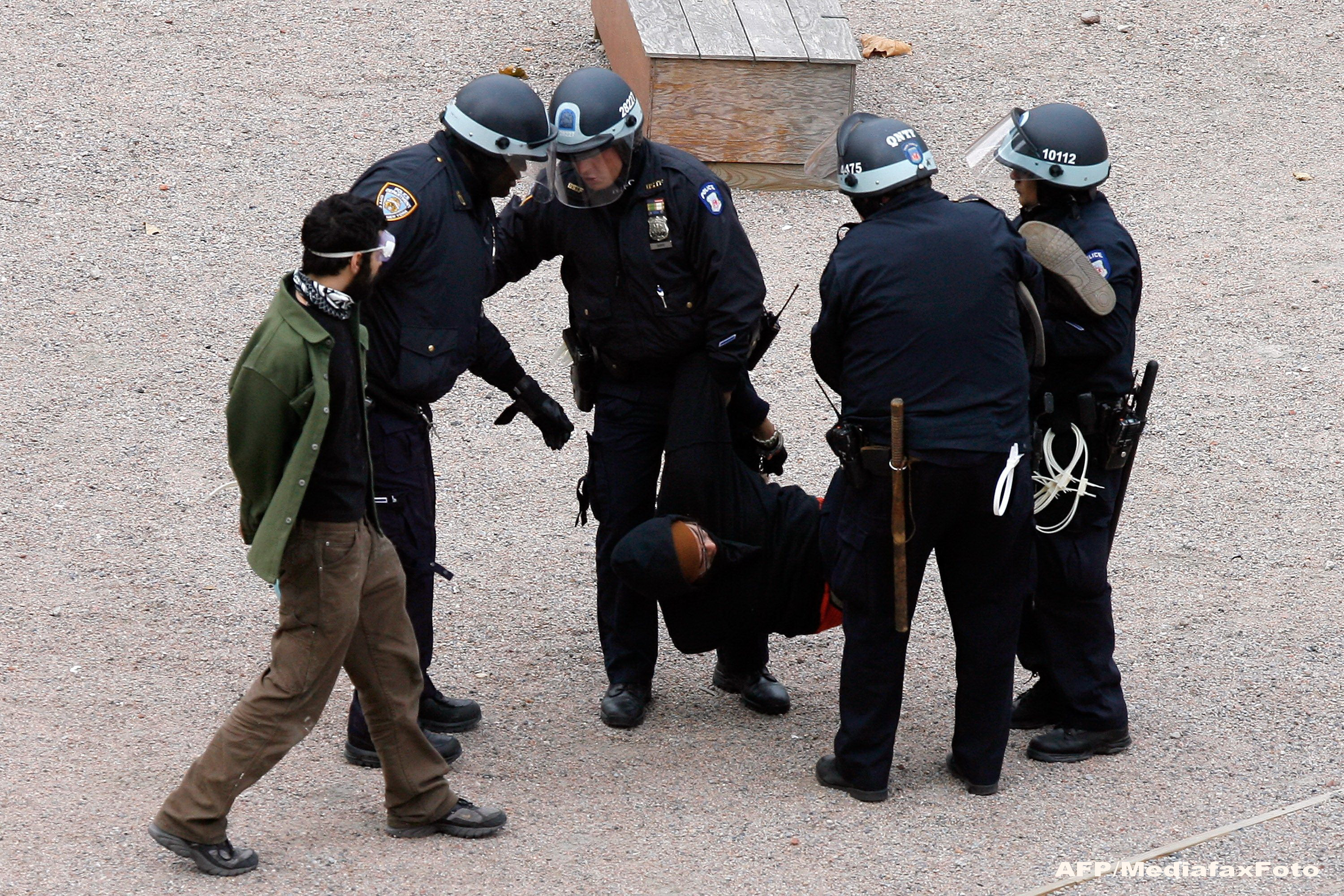 Politia din New York a declansat pe Twitter o campanie pe care acum o regreta amarnic. Cum sunt ironizati politistii