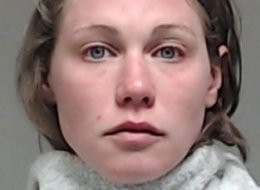 "L-a chemat in birou si acolo s-a intamplat totul". Ce i-a facut profesoara elevului ei de 17 ani