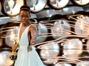 Actrita Lupita Nyong'o a ramas fara rochia de la Oscaruri. Creatia in valoare de 150.000 de dolari i-a fost furata din hotel
