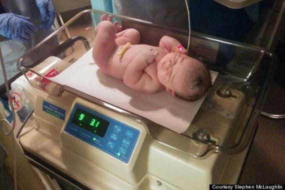 Nu au putut sa se decida si au intrebat internetul cum sa-si boteze fetita. Varianta bizara aleasa dupa 150.000 de voturi