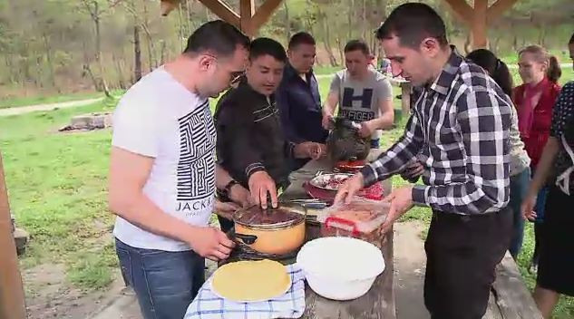 900.000 de romani au sarbatorit cu gratare, mamaliga si "berica" de Sf. Gheorghe. Traditii speciale printre romii din Oltenia