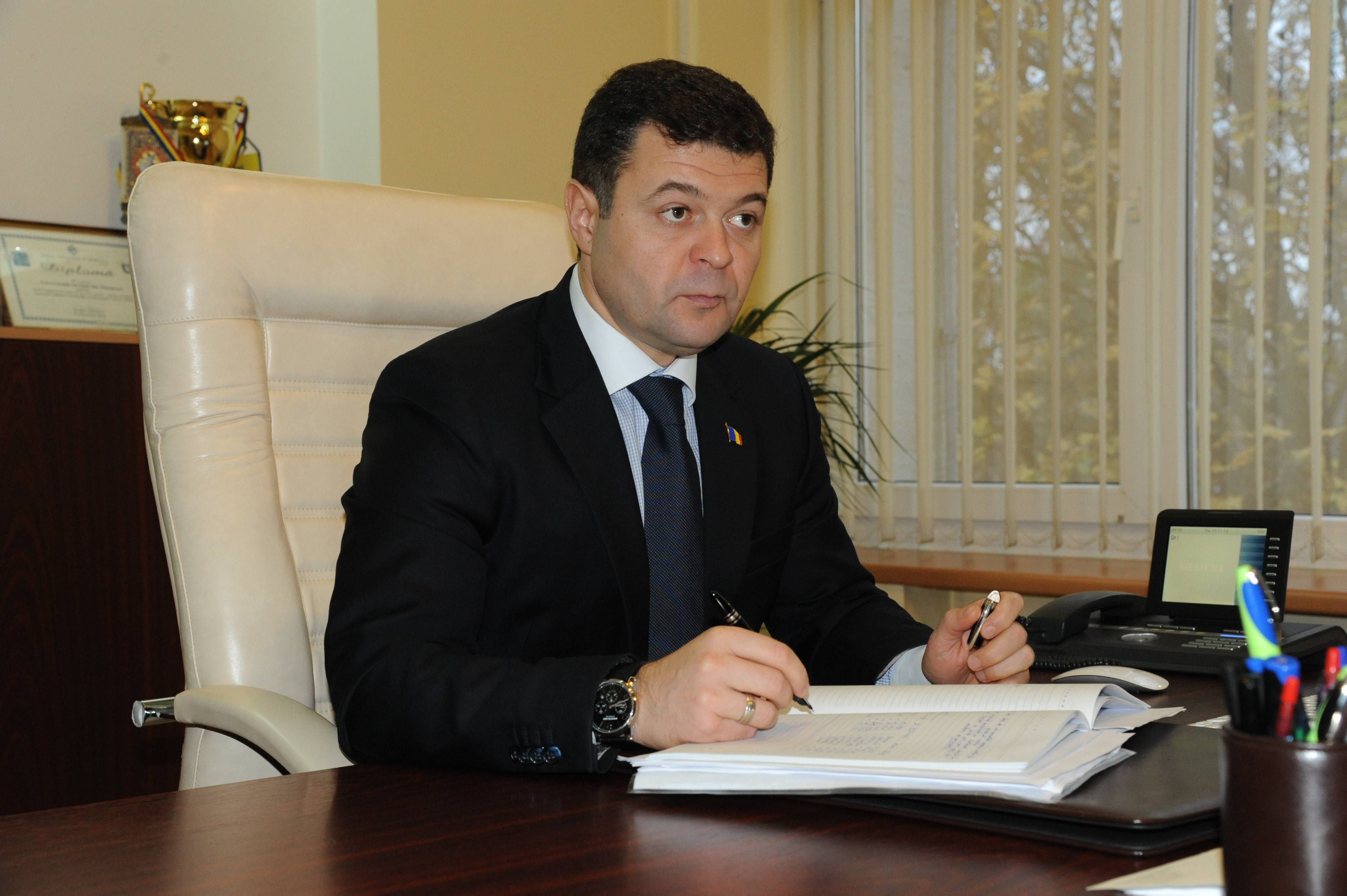 Facturi cu 50 la suta mai mici la energia electrica platita Universitatea de Vest din Timisoara. Cum este posibil