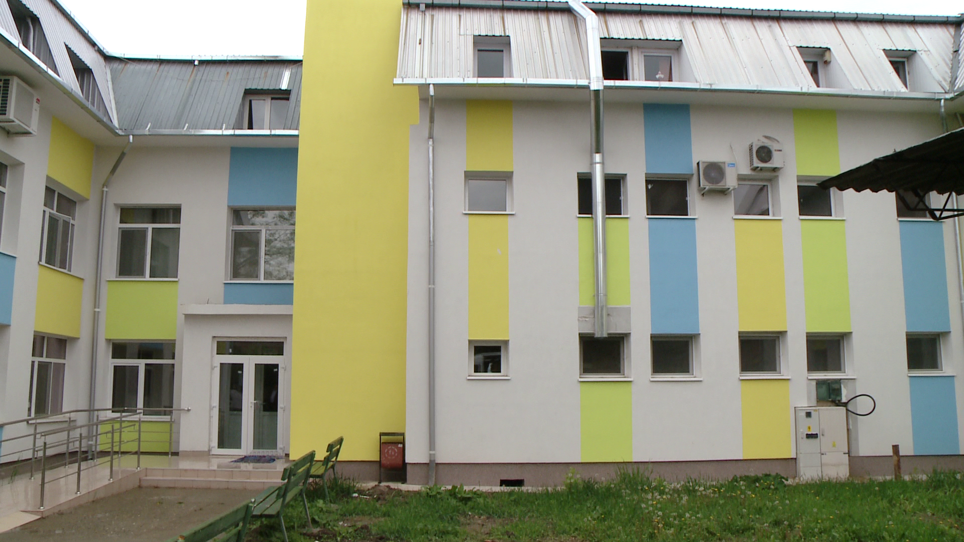 Un centru de zi al Serviciului pentru Protectia Copilului si Familiei din Timisoara a fost reabilitat cu bani europeni. FOTO