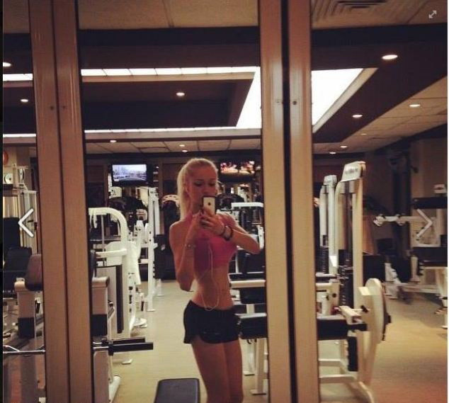 Cum arata "femeia Barbie" intr-o poza postata pe Facebook, in care nu are machiaj