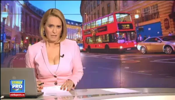 Parodiile englezilor in fata isteriei anti-romanesti. Panourile extremistilor, modificate in Photoshop, au cucerit internetul