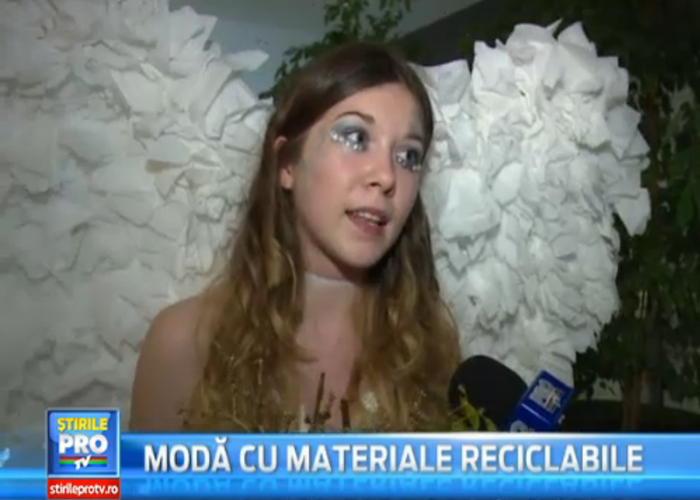 Moda eco. In Alba se poarta rochii extravagante, create din materiale reciclabile