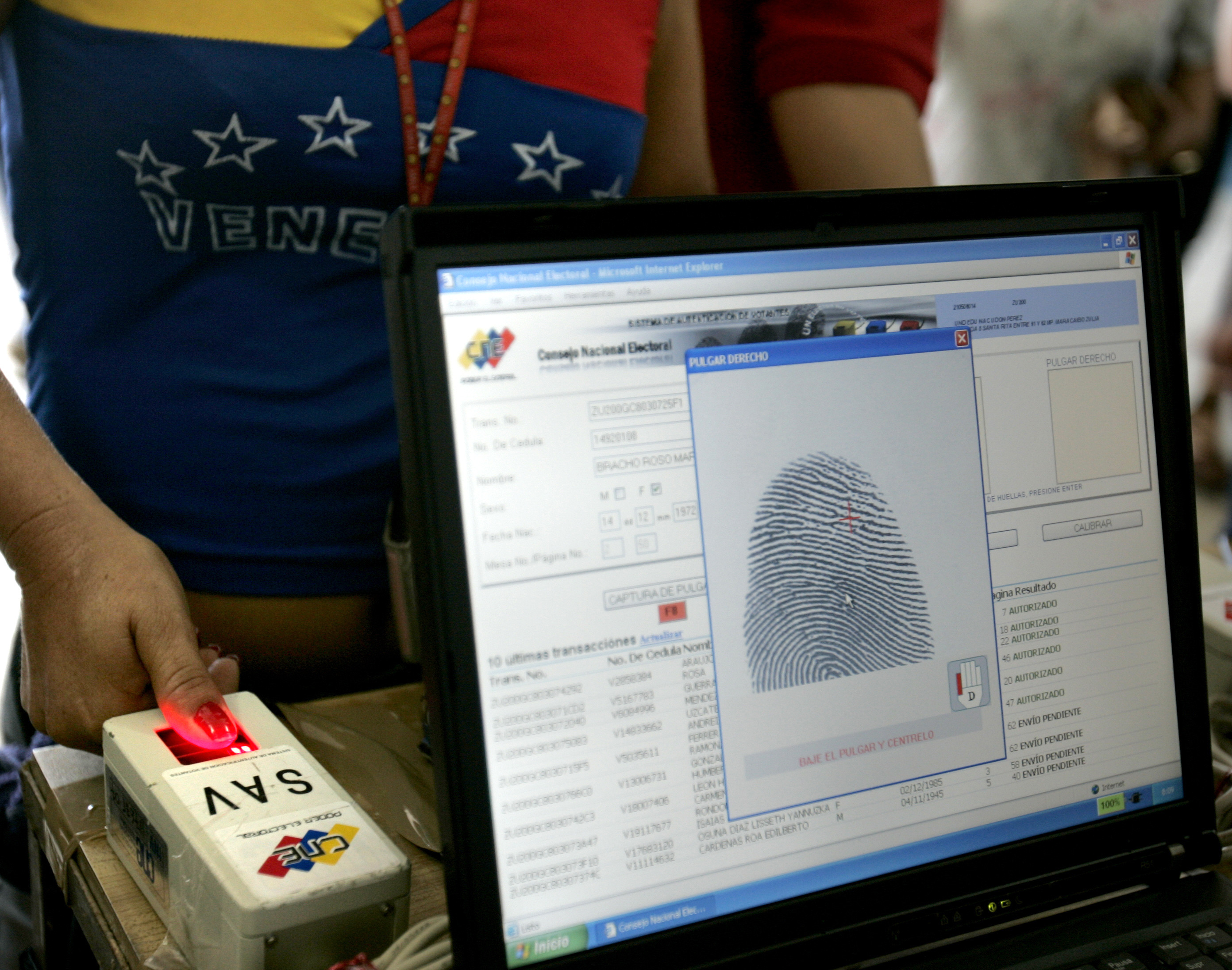 Ce ascund de fapt amprentele. Britanicii ataca piatra de temelie a oricarei investigatii criminale