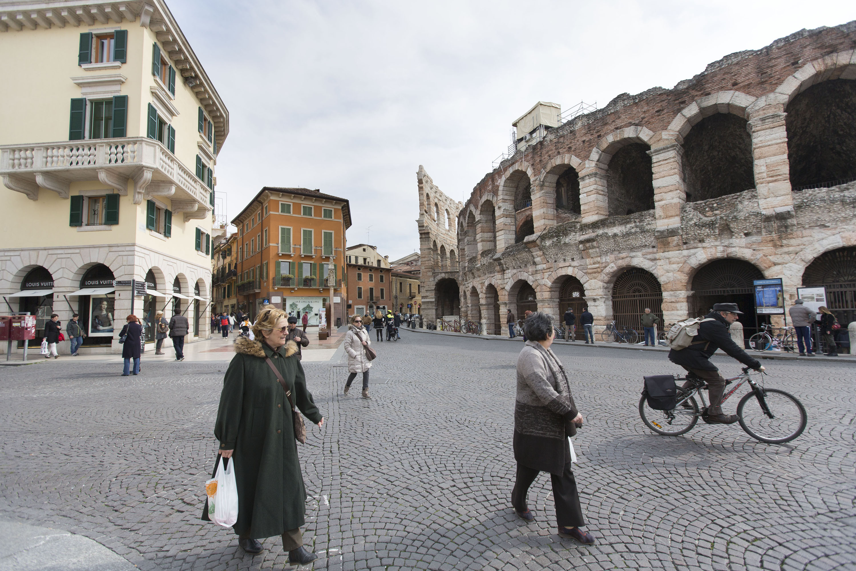 Orasul din Italia in care poti lua 500 de euro amenda daca dai o apa unui cersetor. Decizia a fost imediat aspru criticata