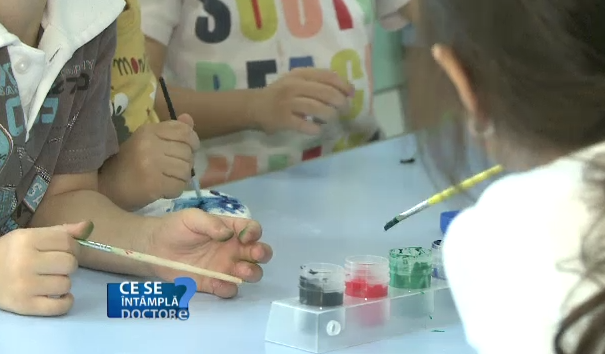 Regulile sociale se invata in primii ani de viata asa cum se invata mersul. Ce trebuie sa stiti despre educatia celor mici