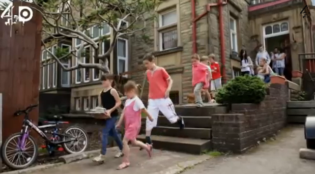 A nascut la fiecare 17 luni, timp de 23 de ani. Cum arata cea mai mare familie britanica